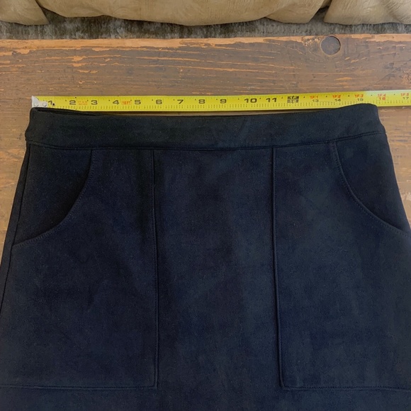 EUC Lulu's Simply Perf Black Suede Mini Skirt - Picture 9 of 10